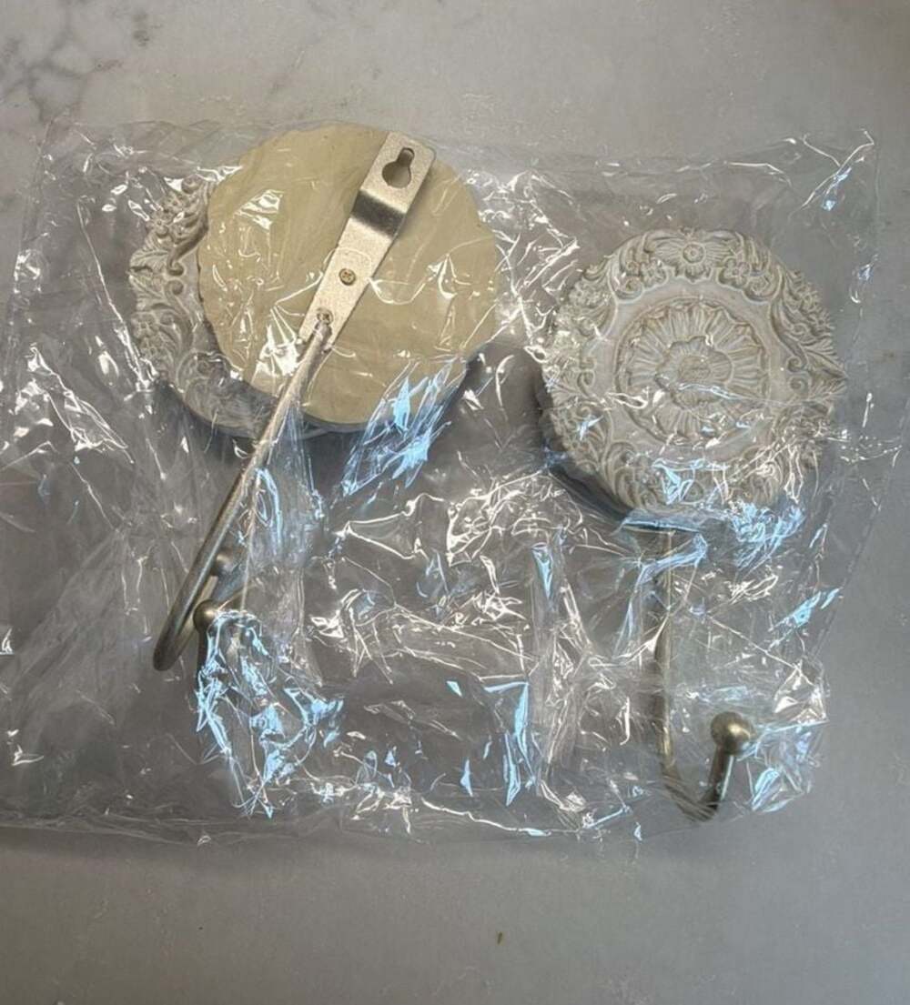 Vintage Style Distressed Floral Medallion Wall Hooks Decorative Round 3 set